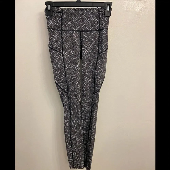 Lululemon Fast & Free Black & White Frozen Fizz 7/8 Tights Size Small - Picture 5 of 9